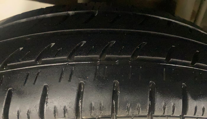 2016 Renault Kwid RXT 1.0, Petrol, Manual, 77,830 km, Right Rear Tyre Tread