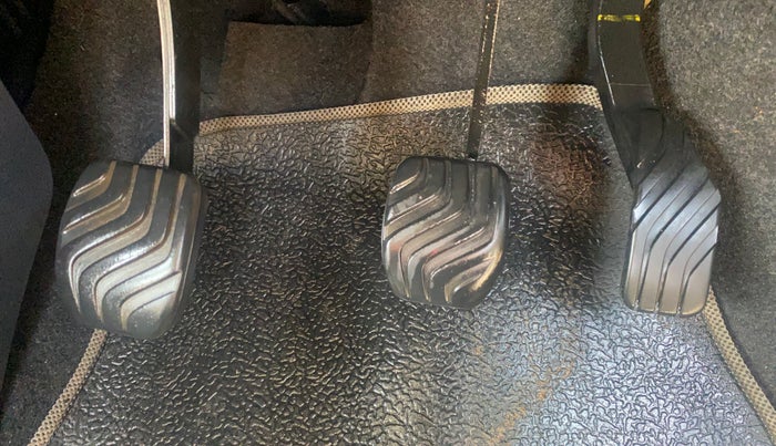 2016 Renault Kwid RXT 1.0, Petrol, Manual, 77,830 km, Pedals