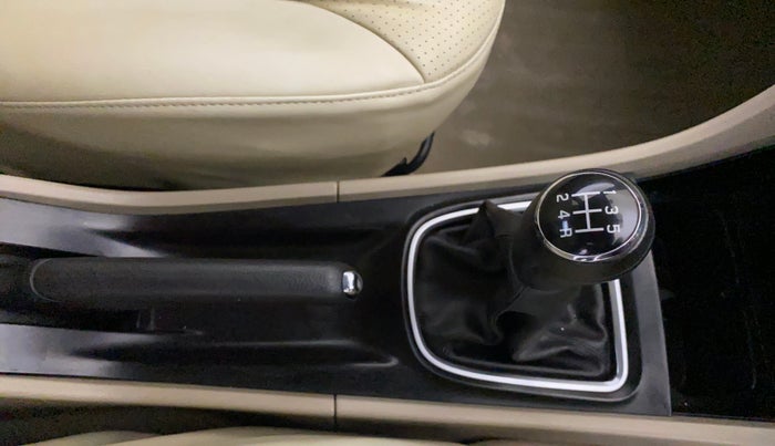 2018 Maruti Ciaz DELTA 1.5 SHVS MT PETROL, Petrol, Manual, 47,262 km, Gear Lever