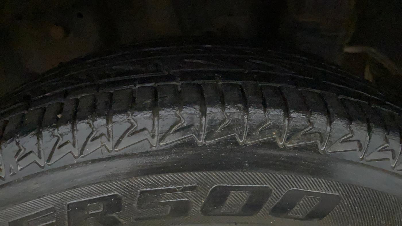 2016 Hyundai Eon MAGNA +, Petrol, Manual, 1,25,584 km, Left Rear Tyre Tread