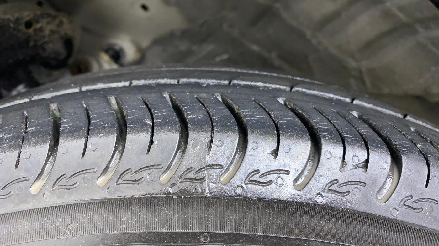 2019 Honda Amaze 1.2 V CVT I VTEC, Petrol, Automatic, 11,008 km, Left Front Tyre Tread