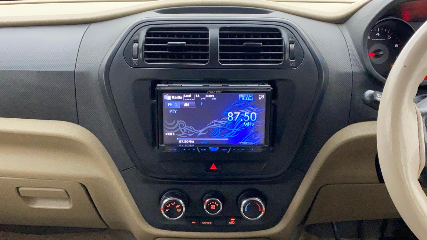 2017 Mahindra TUV300 T4 PLUS, Diesel, Manual, 1,22,137 km, Air Conditioner