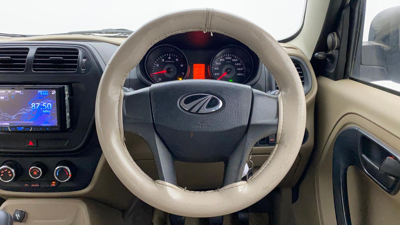 2017 Mahindra TUV300 T4 PLUS, Diesel, Manual, 1,22,137 km, Steering Wheel Close Up