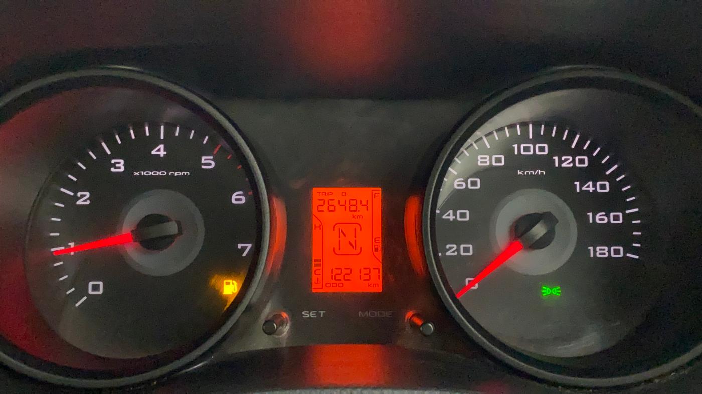 2017 Mahindra TUV300 T4 PLUS, Diesel, Manual, 1,22,137 km, Odometer Image