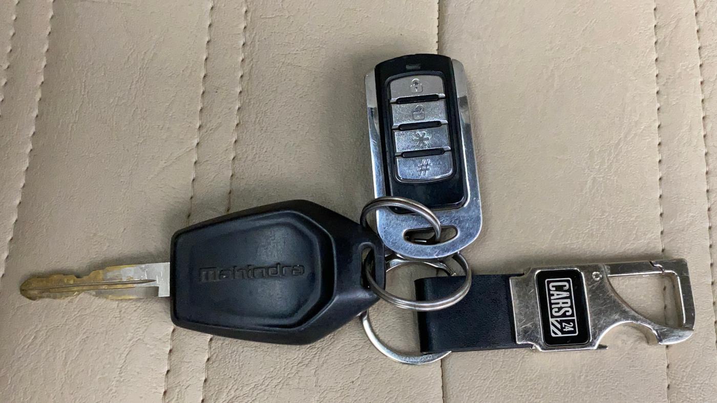 2017 Mahindra TUV300 T4 PLUS, Diesel, Manual, 1,22,137 km, Key Close Up