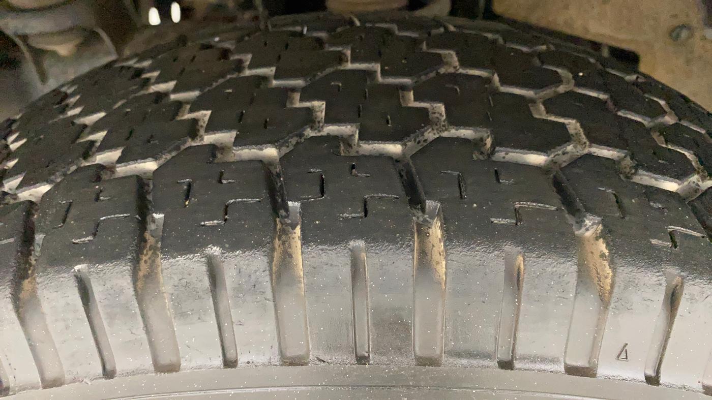2017 Mahindra TUV300 T4 PLUS, Diesel, Manual, 1,22,137 km, Left Front Tyre Tread