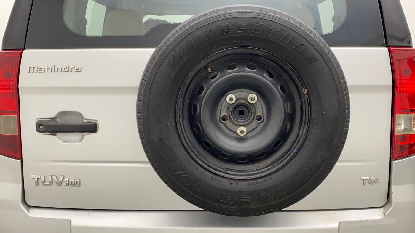2017 Mahindra TUV300 T4 PLUS, Diesel, Manual, 1,22,137 km, Spare Tyre