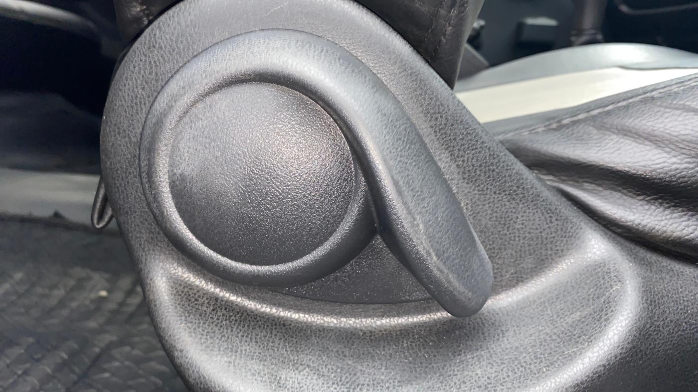 2013 Nissan Sunny XE, Petrol, Manual, 30,075 km, Driver Side Adjustment Panel