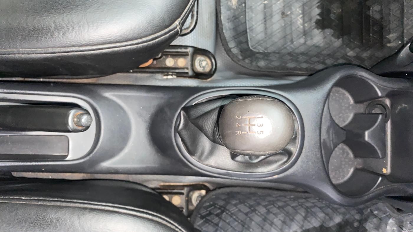 2013 Nissan Sunny XE, Petrol, Manual, 30,075 km, Gear Lever