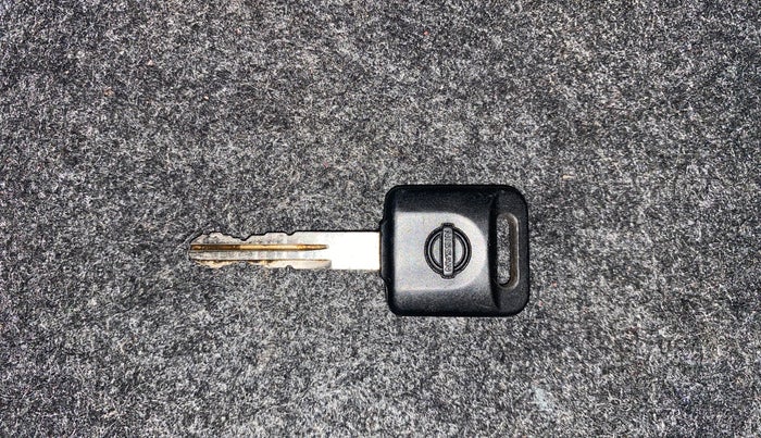 2013 Nissan Sunny XE, Petrol, Manual, 30,075 km, Key Close Up