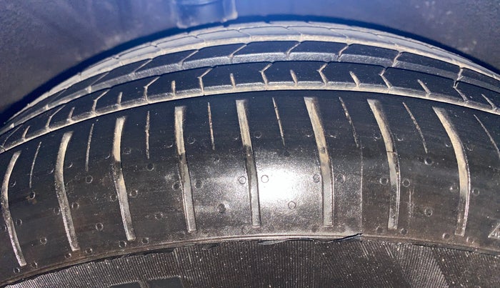 2013 Nissan Sunny XE, Petrol, Manual, 30,075 km, Right Rear Tyre Tread