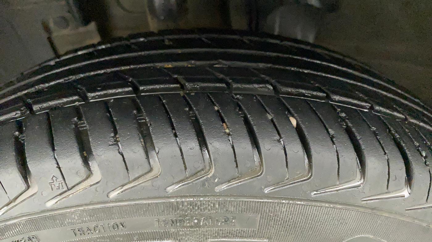 2017 Renault Kwid RXL 1.0 AMT, Petrol, Automatic, 67,811 km, Left Front Tyre Tread