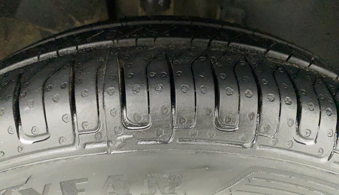 2017 Renault Kwid RXL 1.0 AMT, Petrol, Automatic, 67,811 km, Right Front Tyre Tread