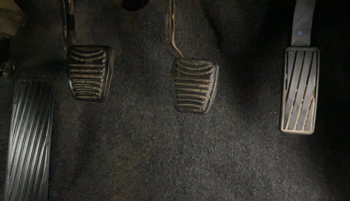 2016 Mahindra Kuv100 K6 6 STR, Petrol, Manual, 13,528 km, Pedals