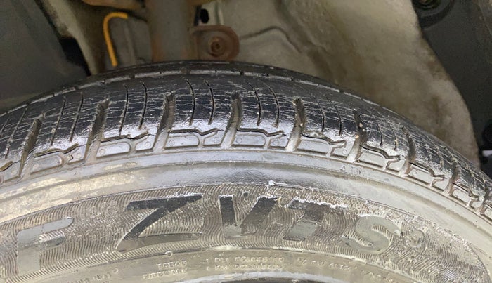 2016 Mahindra Kuv100 K6 6 STR, Petrol, Manual, 13,528 km, Left Front Tyre Tread