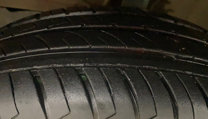 2023 Maruti Swift VXI, Petrol, Manual, 7,493 km, Left Front Tyre Tread