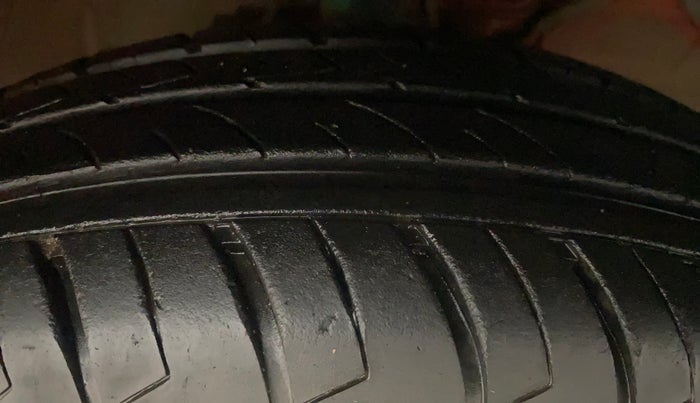 2023 Maruti Swift VXI, Petrol, Manual, 7,493 km, Right Front Tyre Tread