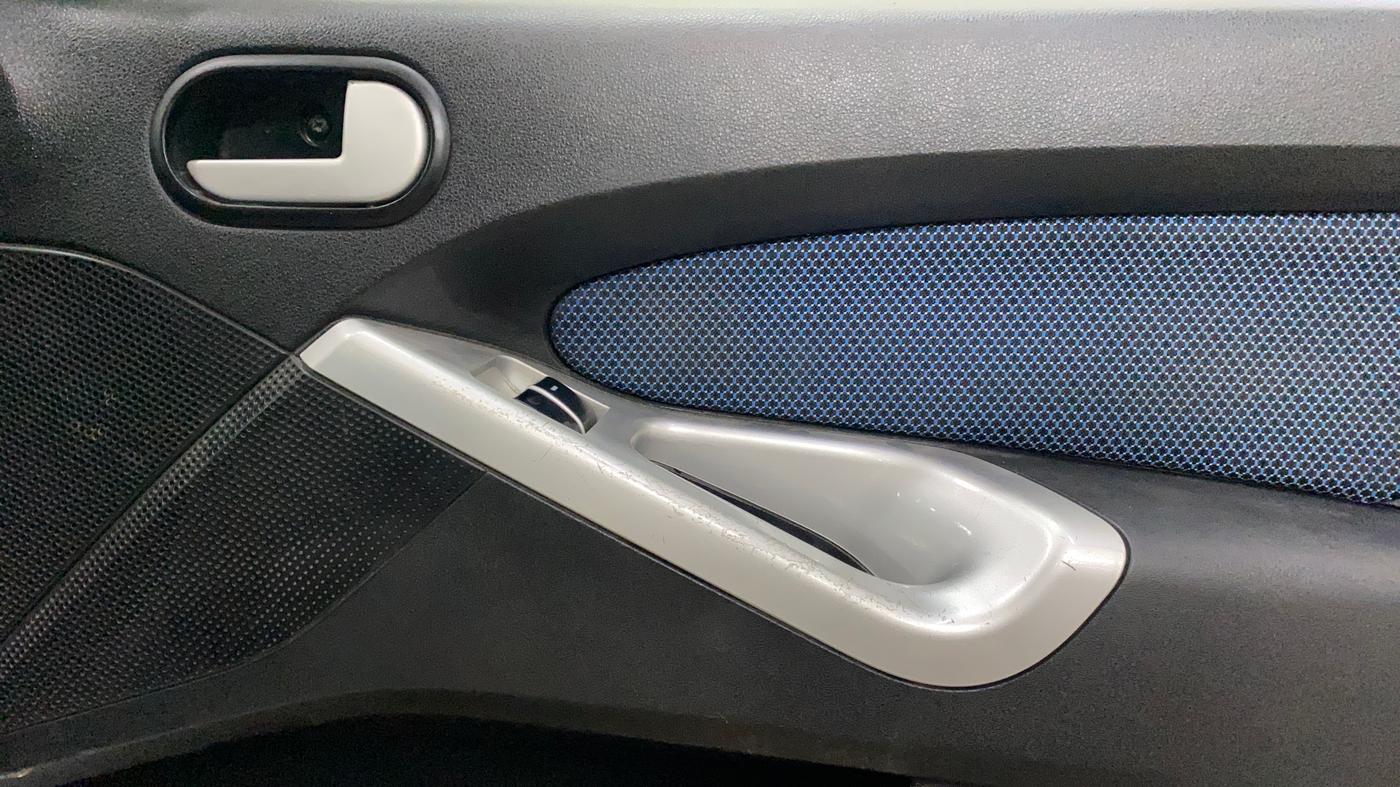 2015 Ford Figo TITANIUM 1.4 DIESEL, Diesel, Manual, 99,241 km, Driver Side Door Panels Control