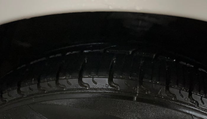 2018 Hyundai Grand i10 MAGNA 1.2 KAPPA VTVT, Petrol, Manual, 42,228 km, Right Front Tyre Tread