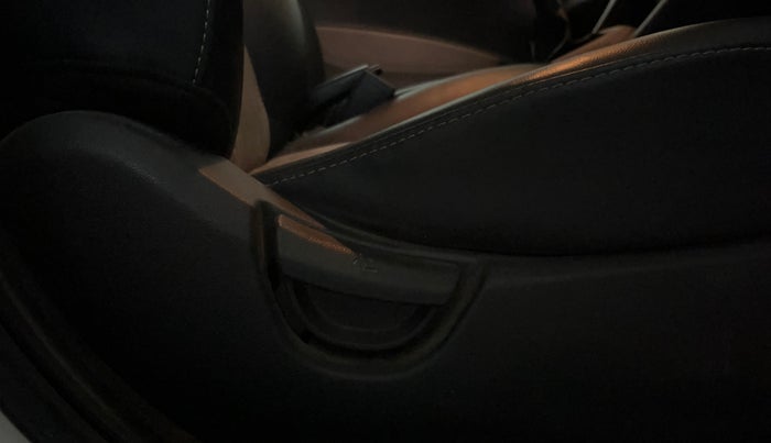 2018 Hyundai Grand i10 MAGNA 1.2 KAPPA VTVT, Petrol, Manual, 42,228 km, Driver Side Adjustment Panel