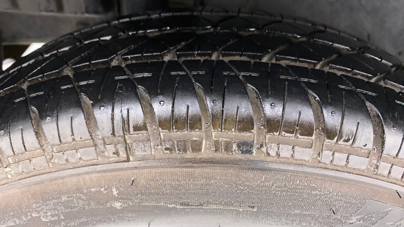 2015 Maruti Swift VXI, Petrol, Manual, 59,990 km, Right Rear Tyre Tread