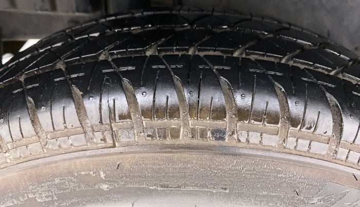 2015 Maruti Swift VXI, Petrol, Manual, 59,990 km, Right Rear Tyre Tread