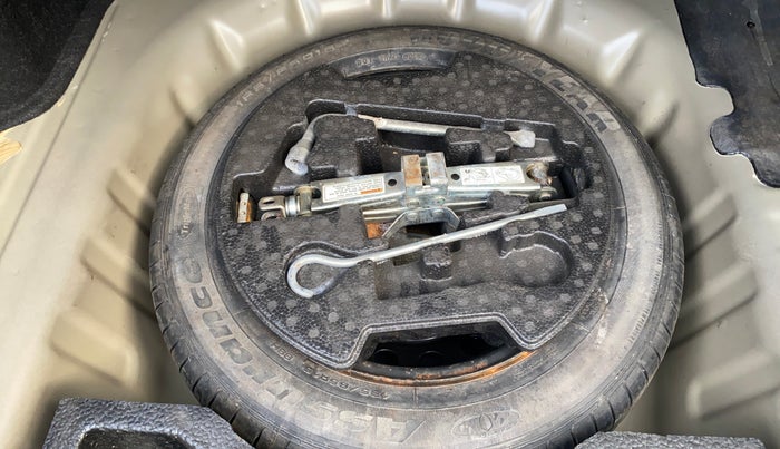 2014 Maruti Ciaz ZXI, Petrol, Manual, 65,830 km, Spare Tyre