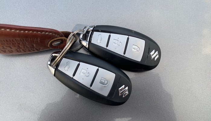 2014 Maruti Ciaz ZXI, Petrol, Manual, 65,830 km, Key Close Up