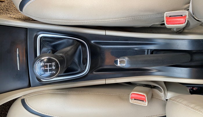 2014 Maruti Ciaz ZXI, Petrol, Manual, 65,830 km, Gear Lever