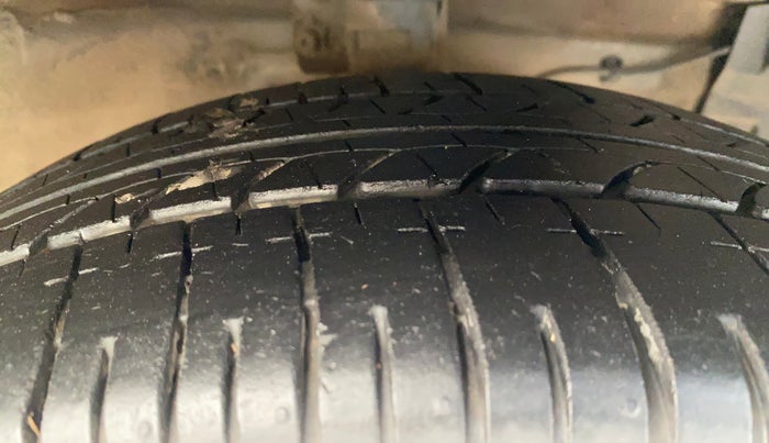 2014 Maruti Ciaz ZXI, Petrol, Manual, 65,830 km, Right Front Tyre Tread