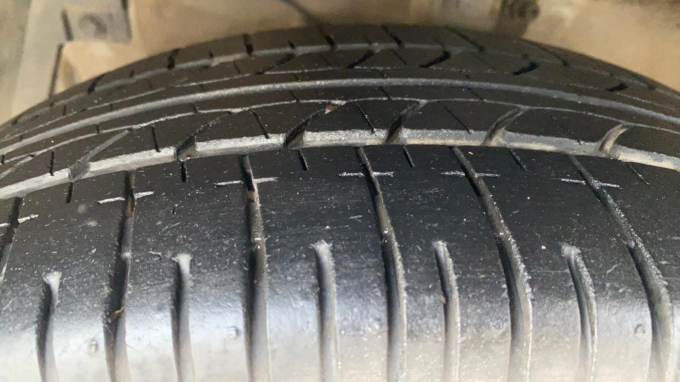 2014 Maruti Ciaz ZXI, Petrol, Manual, 65,830 km, Left Front Tyre Tread