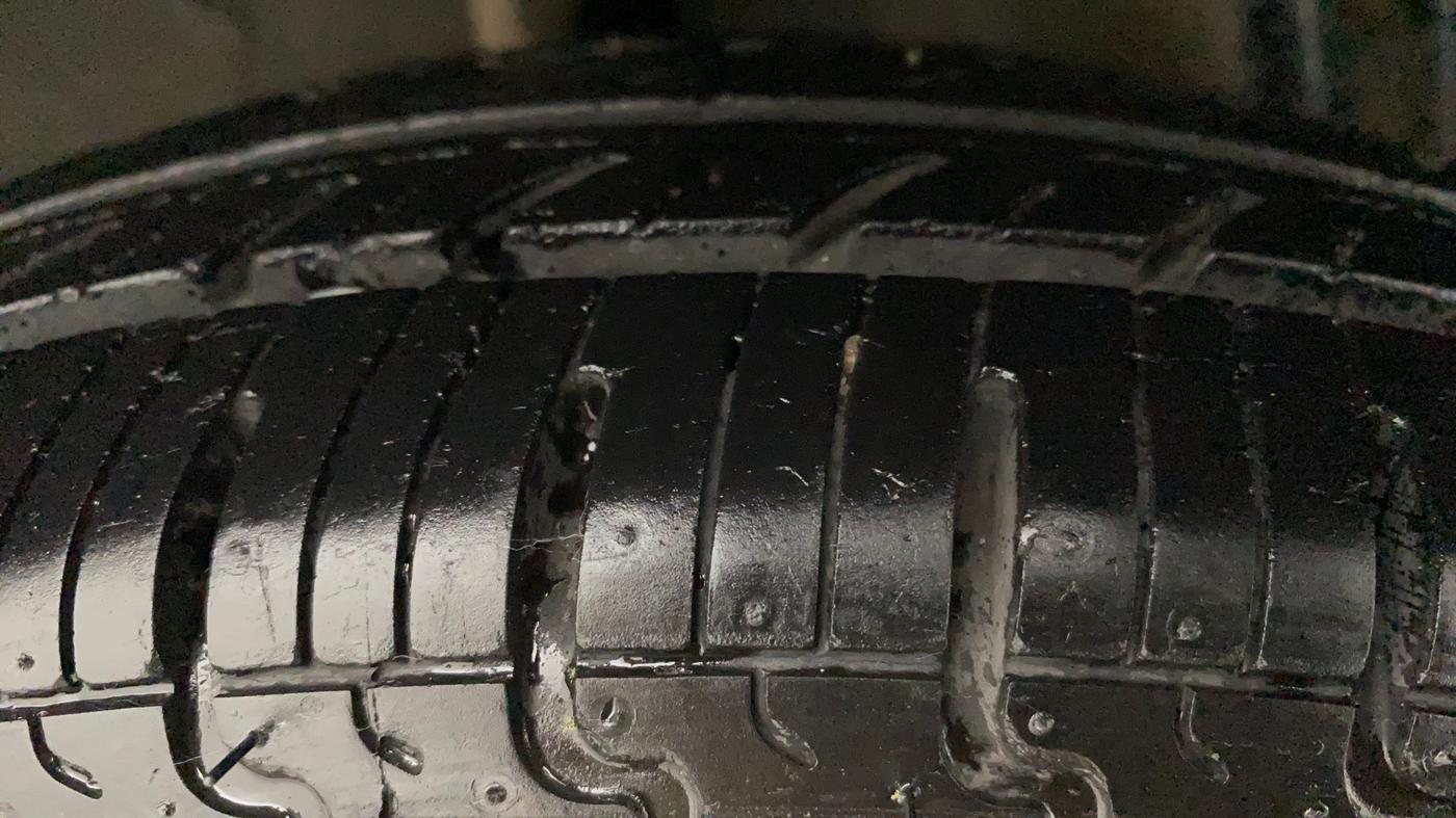 2018 Renault Kwid CLIMBER 1.0 AMT, Petrol, Automatic, 37,113 km, Right Rear Tyre Tread