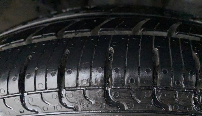 2018 Renault Kwid CLIMBER 1.0 AMT, Petrol, Automatic, 37,113 km, Right Front Tyre Tread