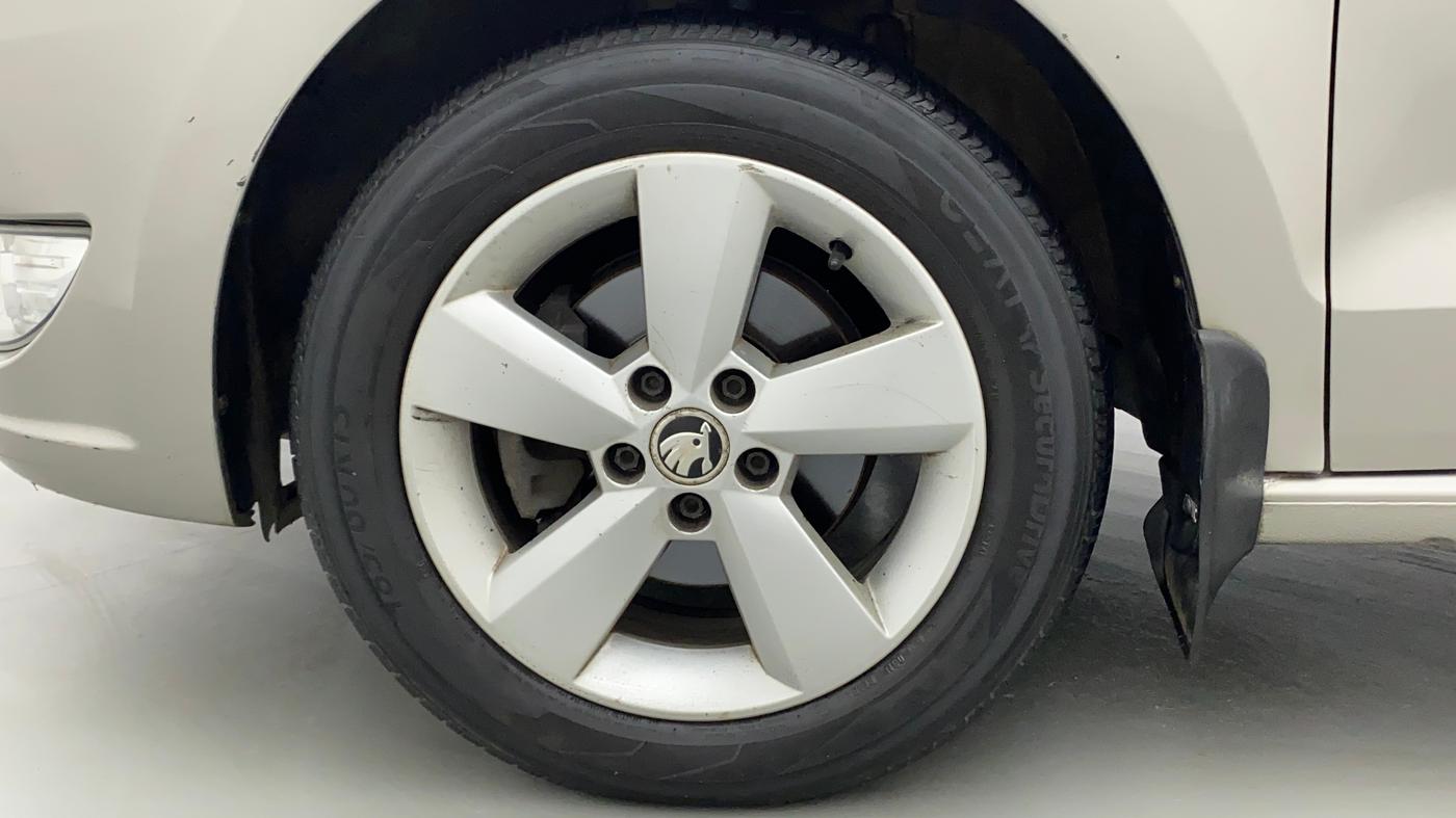 2015 Skoda Rapid 1.5 TDI CR ELEGANCE, Diesel, Manual, 1,10,999 km, Left Front Wheel