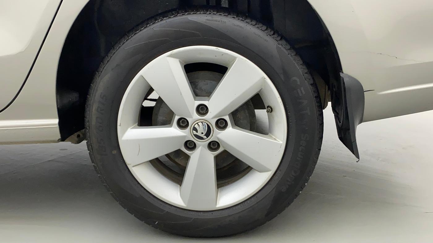 2015 Skoda Rapid 1.5 TDI CR ELEGANCE, Diesel, Manual, 1,10,999 km, Left Rear Wheel