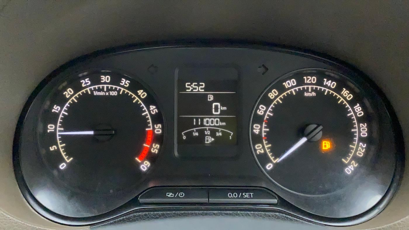 2015 Skoda Rapid 1.5 TDI CR ELEGANCE, Diesel, Manual, 1,10,999 km, Odometer Image