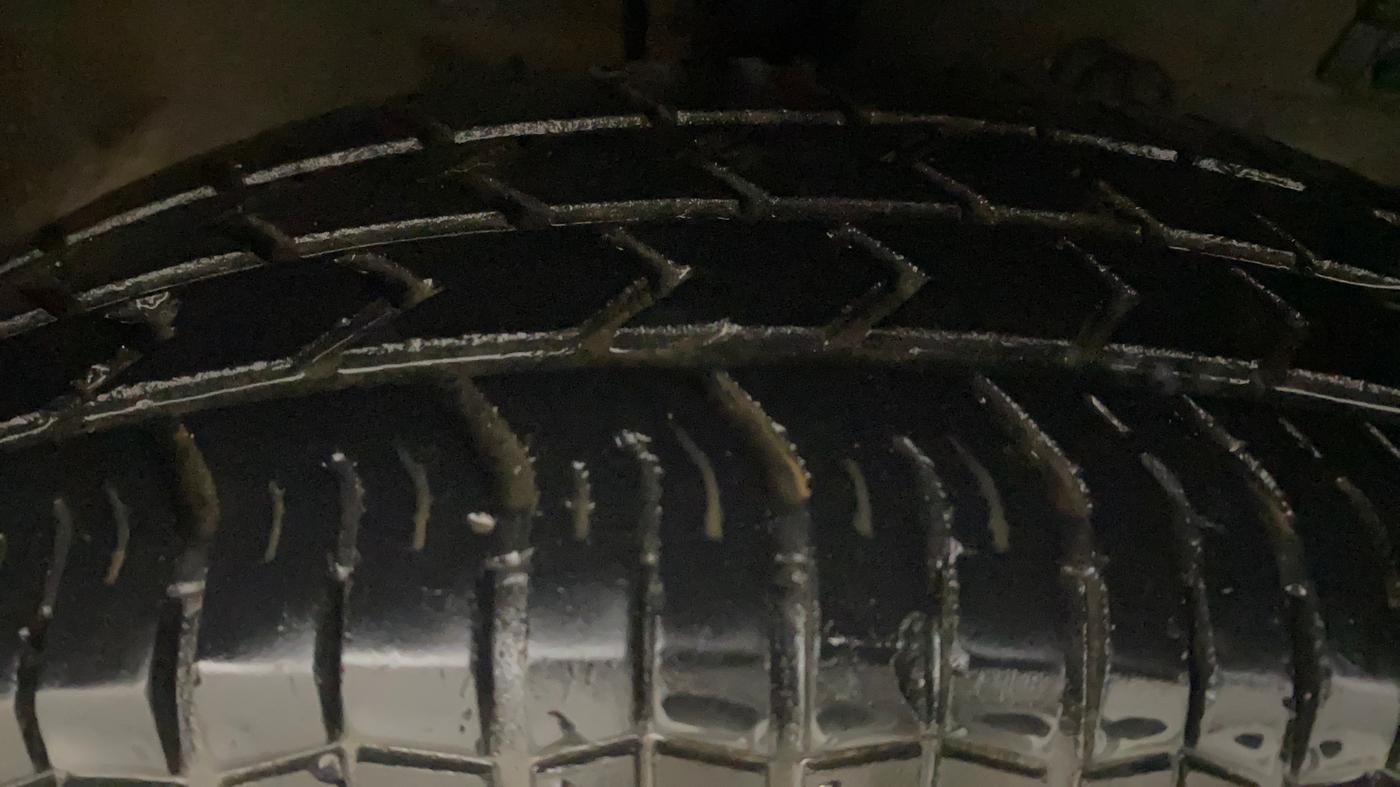 2013 Maruti Swift VDI, Diesel, Manual, 1,33,984 km, Right Front Tyre Tread