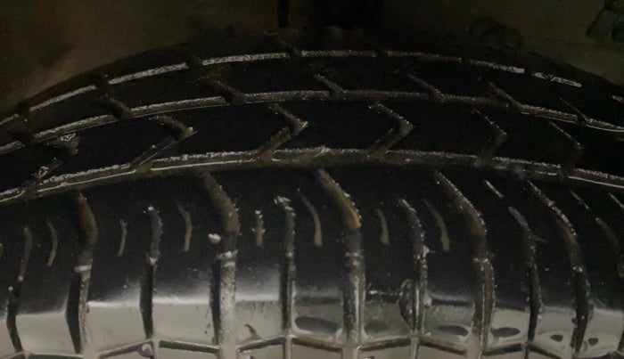 2013 Maruti Swift VDI, Diesel, Manual, 1,33,984 km, Right Front Tyre Tread