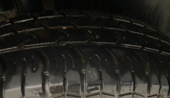2013 Maruti Swift VDI, Diesel, Manual, 1,33,984 km, Right Rear Tyre Tread