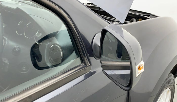 2016 Renault Duster RXL PETROL, Petrol, Manual, 23,137 km, Right rear-view mirror - Folding motor not working