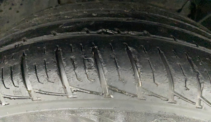 2016 Renault Duster RXL PETROL, Petrol, Manual, 23,137 km, Right Front Tyre Tread