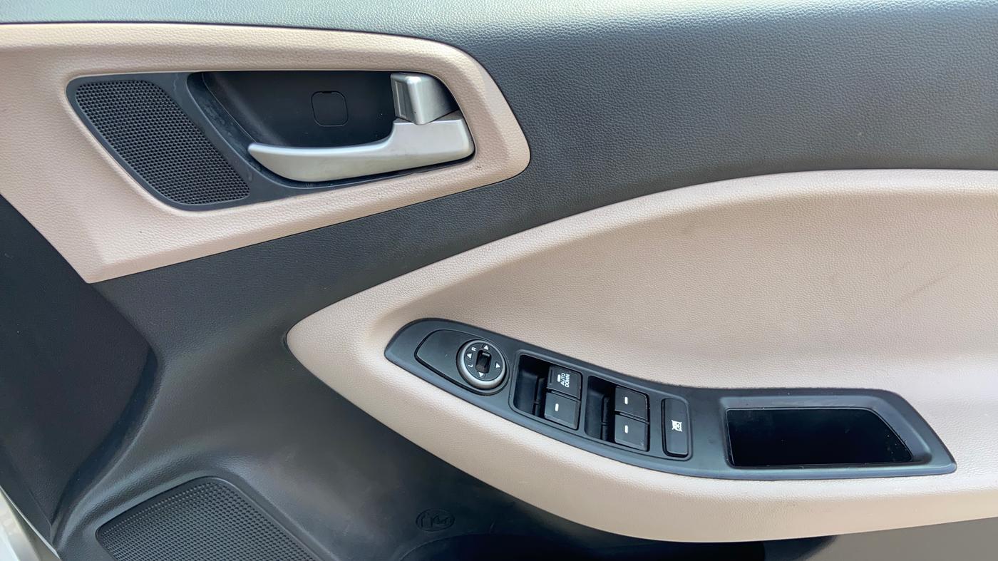 2019 Hyundai Elite i20 MAGNA PLUS 1.4 CRDI, Diesel, Manual, 91,161 km, Driver Side Door Panels Control