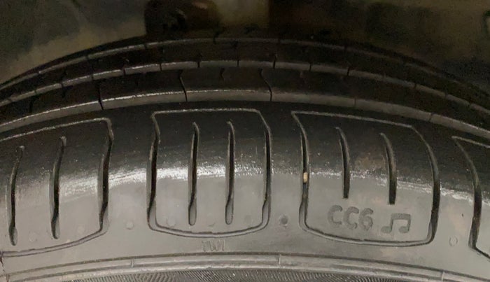 2015 Maruti Celerio VXI AMT (O), Petrol, Automatic, 68,405 km, Right Front Tyre Tread