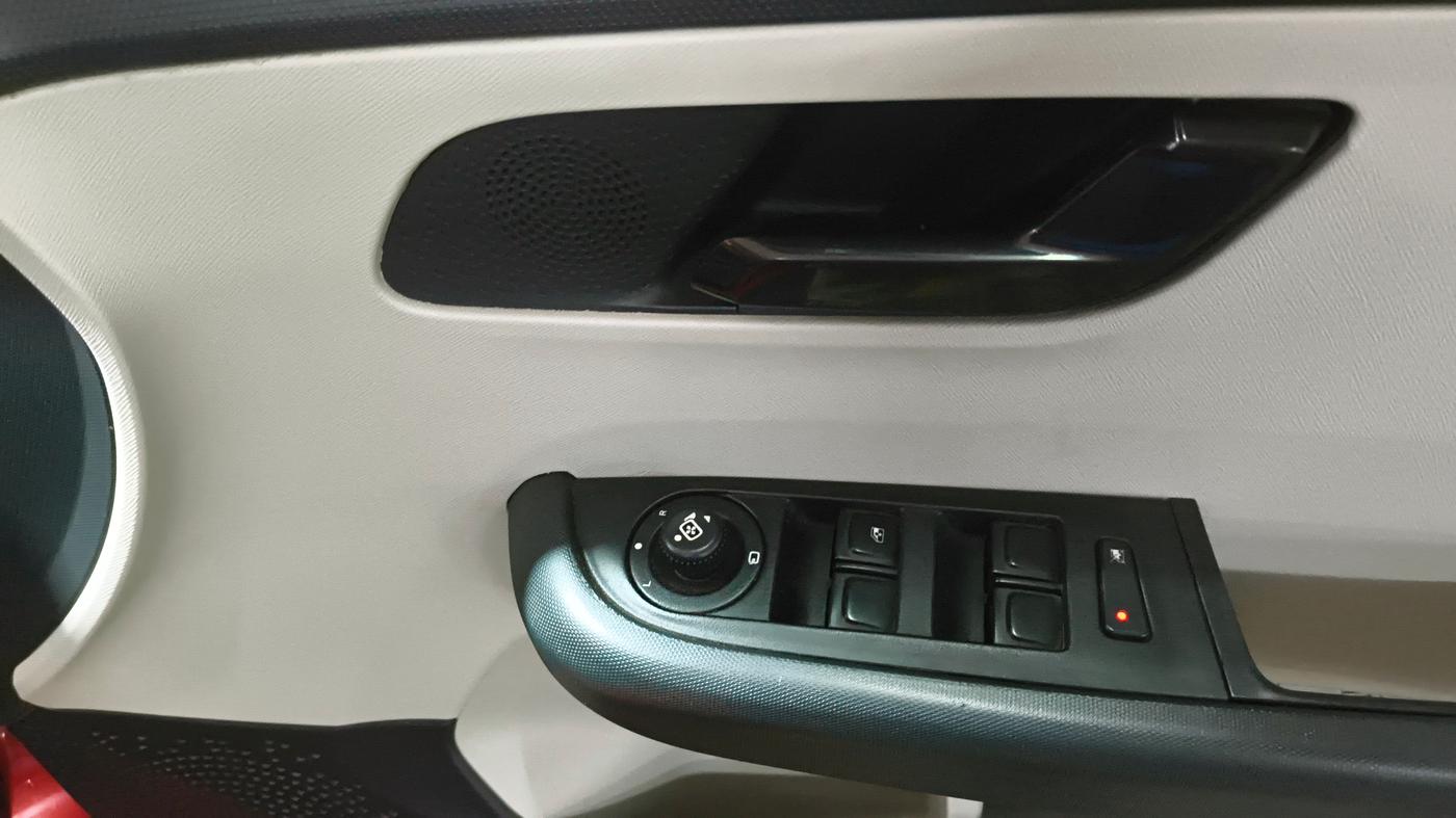2022 Tata ALTROZ XM PLUS PETROL, Petrol, Manual, 39,741 km, Driver Side Door Panels Control
