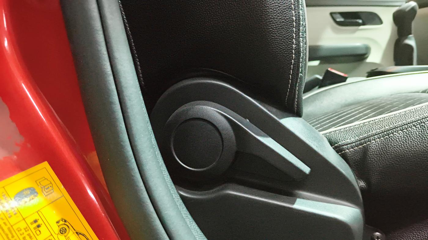2022 Tata ALTROZ XM PLUS PETROL, Petrol, Manual, 39,741 km, Driver Side Adjustment Panel