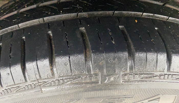 2015 Hyundai Grand i10 SPORTZ 1.2 KAPPA VTVT, Petrol, Manual, 78,560 km, Right Rear Tyre Tread