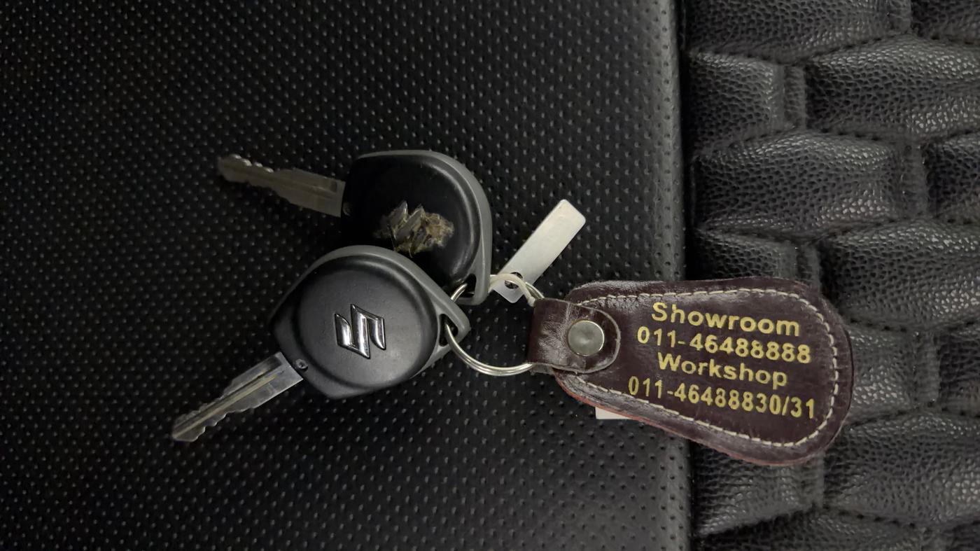 2024 Maruti Swift VXi AMT, Petrol, Automatic, 34,931 km, Key Close Up
