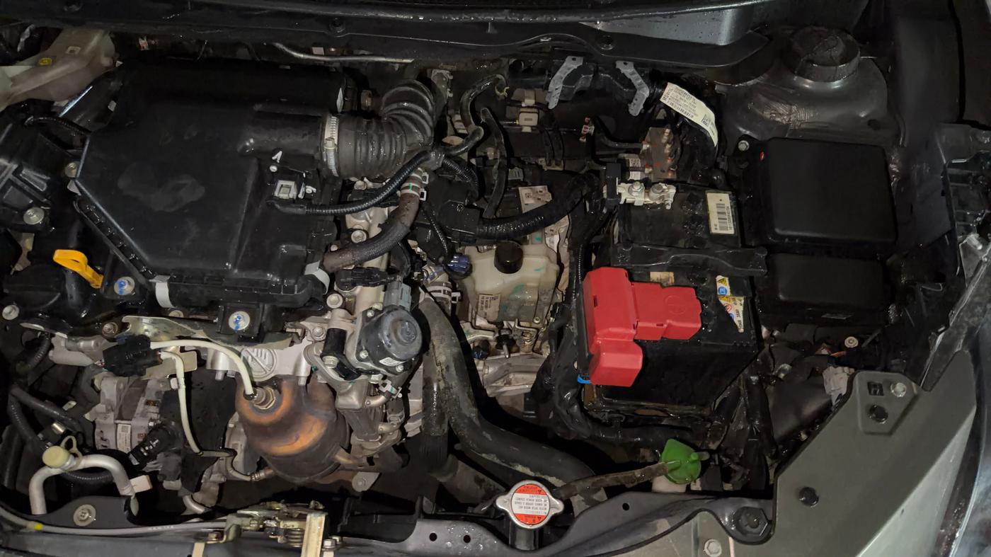 2024 Maruti Swift VXi AMT, Petrol, Automatic, 34,931 km, Engine View - Left