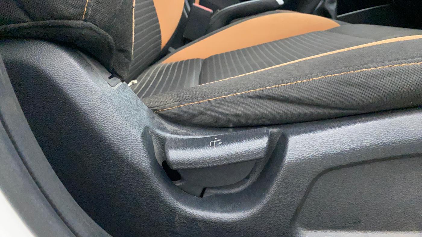 2017 Hyundai i20 Active 1.2 BASE, Petrol, Manual, 89,767 km, Driver Side Adjustment Panel