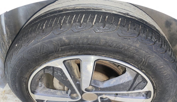 2023 Tata ALTROZ XZ PLUS O SUNROOF CNG, CNG, Manual, 32,268 km, Left Front Tyre Tread